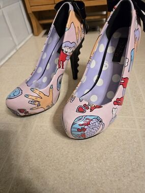 IRON FIST Playful Pink Graphic High Heel Pumps